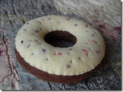 16399feltdonut1